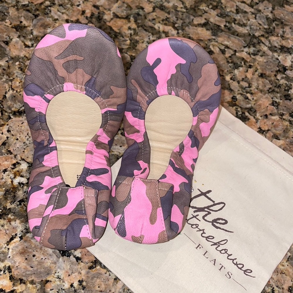 Pink Camo Storehouse flats, never worn